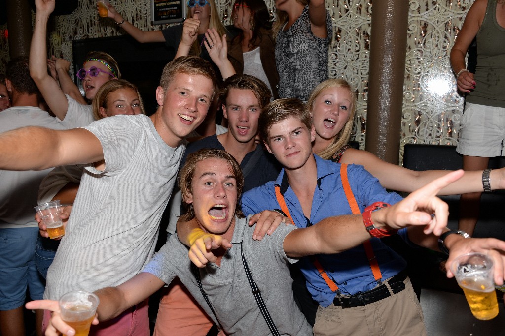 ../Images/Kroegentocht Zomercarnaval Noordwijkerhout 077.jpg